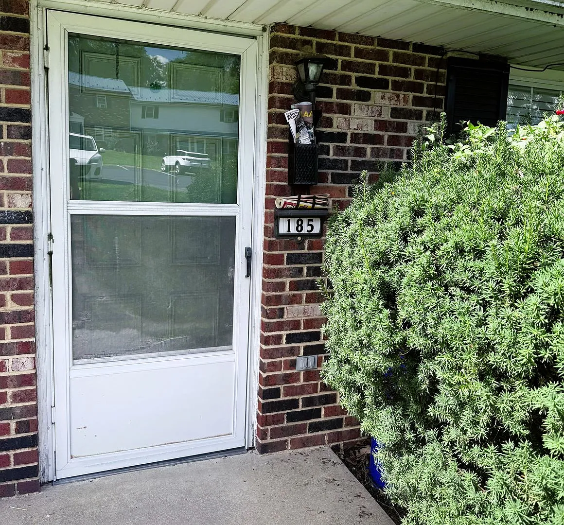 Charming 2-Bedroom Townhome in Enola — Photo 2