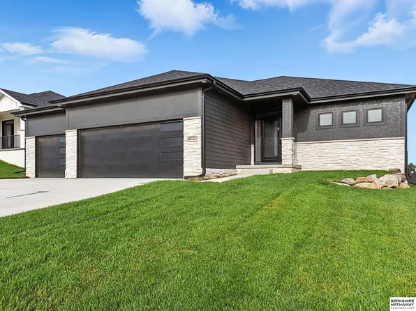 8222 N 167th Ave, Bennington, NE 68007