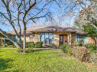 6711 Riviera Dr, North Richland Hills, TX 76180