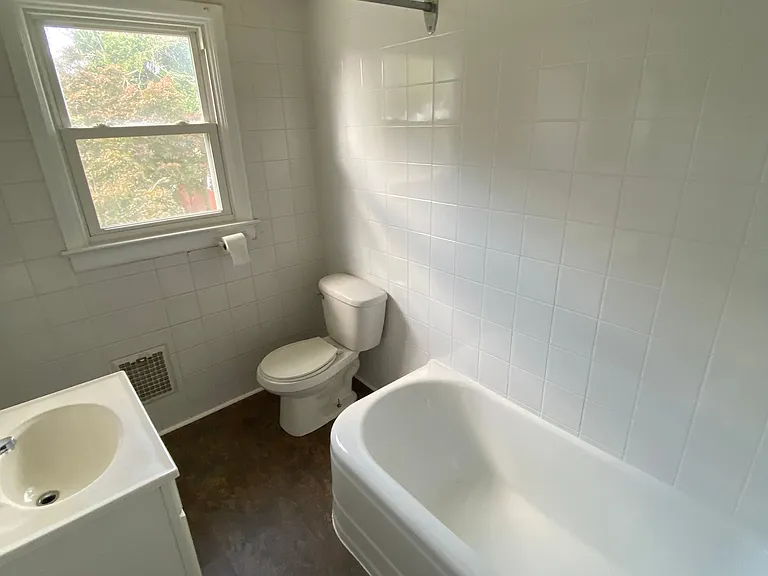 115 Mantua Blvd #B — Photo 11