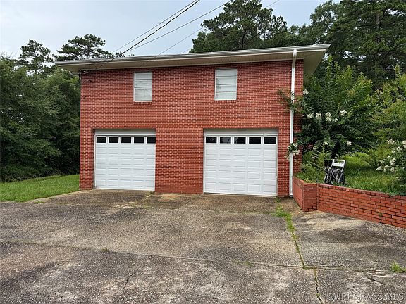 3rd image of 574 Davis St E