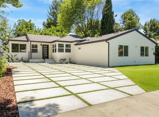 19120 Bessemer St, Tarzana, CA