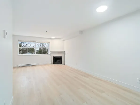 2928 Commercial Dr #307, Vancouver, BC V5N 4C9