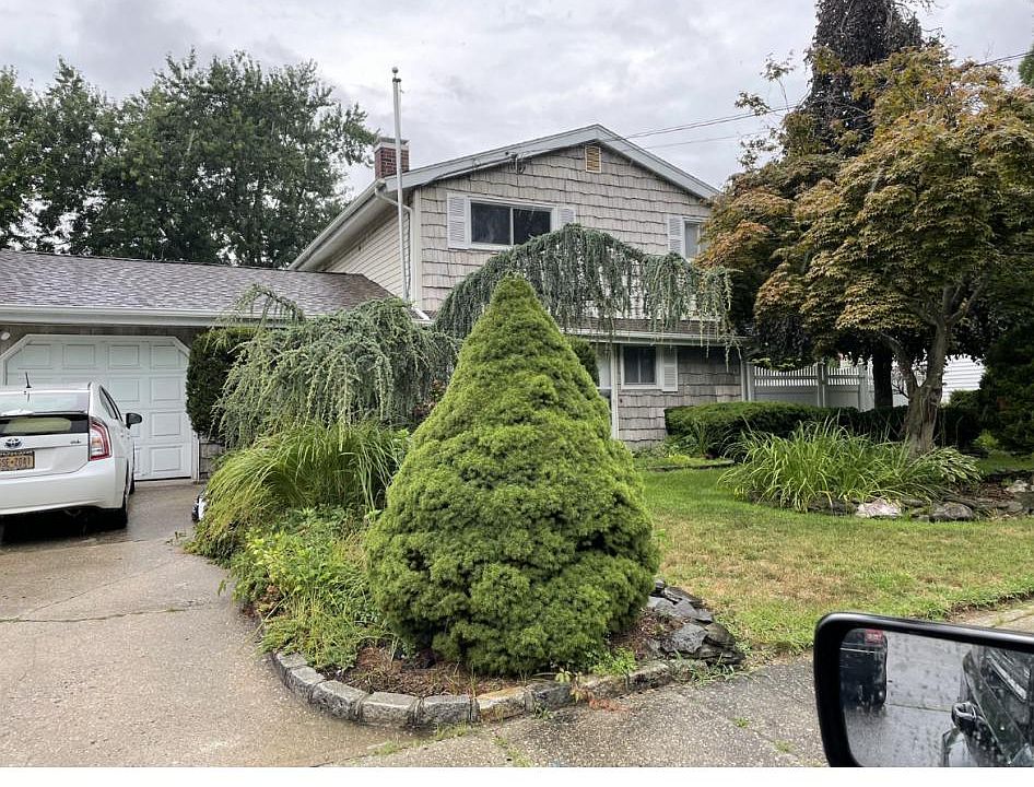 2nd image of 12 Bragg Dr