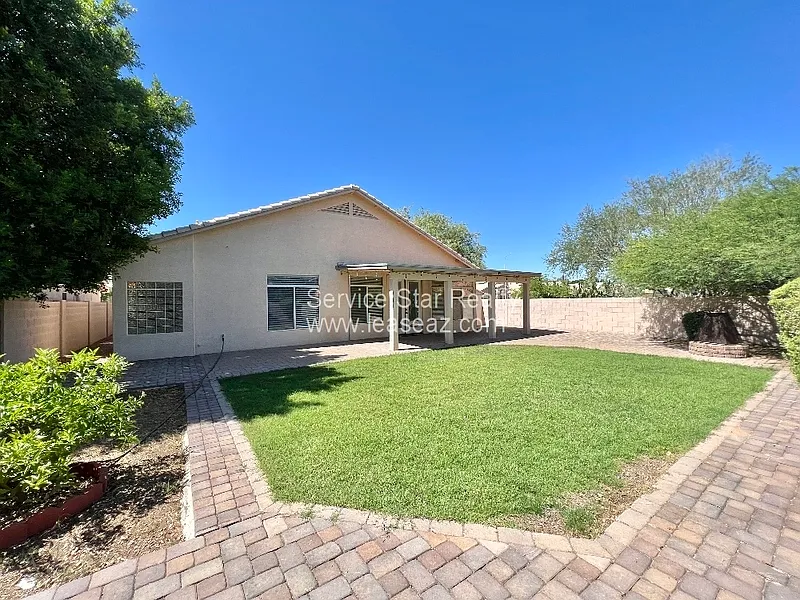4 bed, 2.0 bath, 1867 sqft, $2,550 — Photo 3