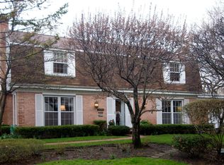 2100 Lincolnwood Dr, Evanston, IL 60201