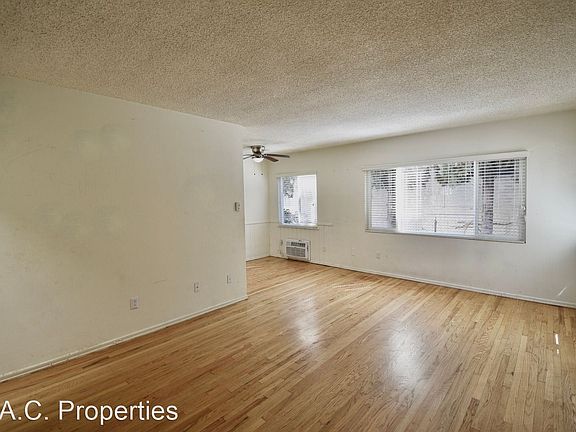3rd image of 5852 Hazeltine Ave #17709183