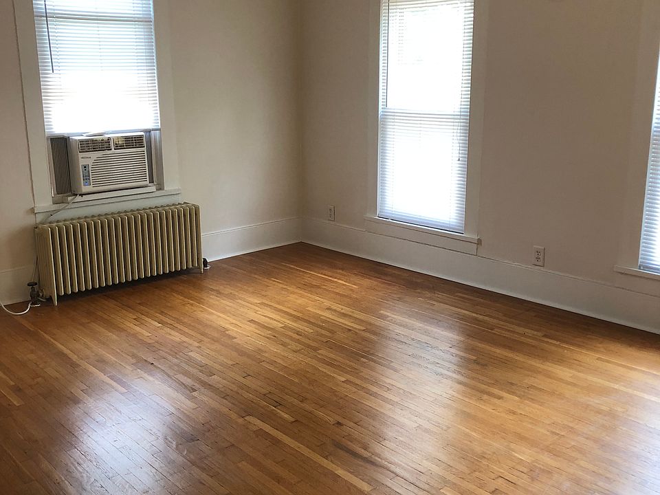 Living room 14-6 x13-6