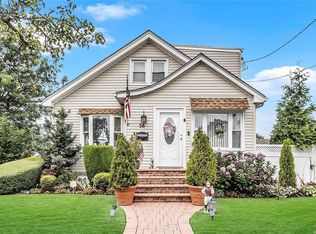 38 Hampton Pl, Freeport, NY 11520