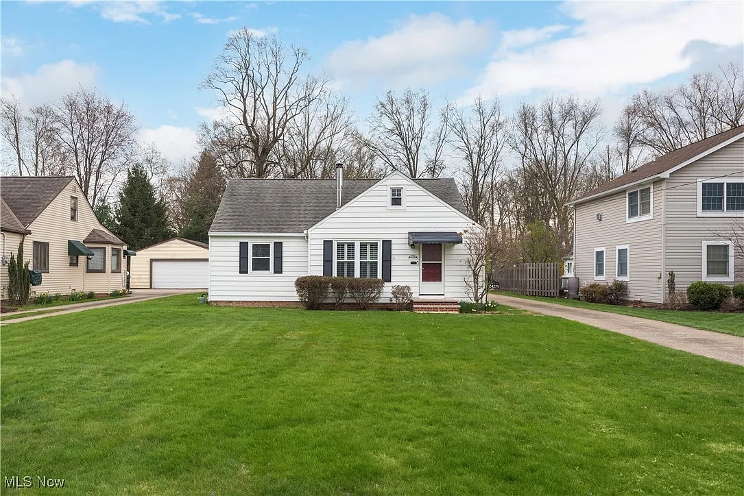 24275 Smith Ave photo 1