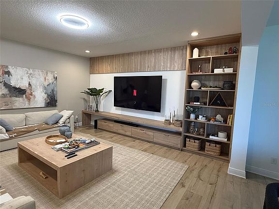 3rd image of 14428 CRESTAVISTA AVENUE