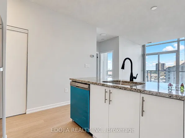 70 Forest Manor Rd #511, Toronto, ON M2J 0A9
