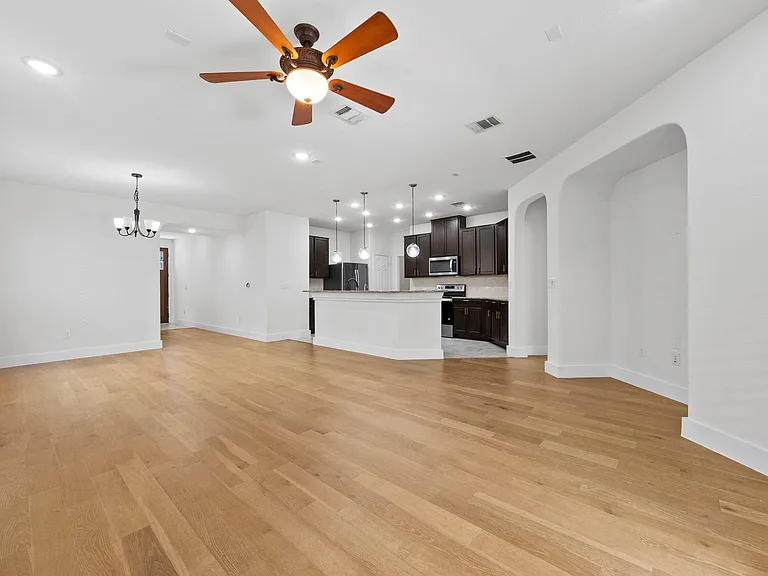 544 Ayinger Ln — Photo 12