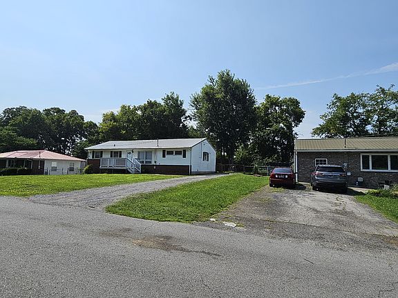 2nd image of 208 Chestnut Dr