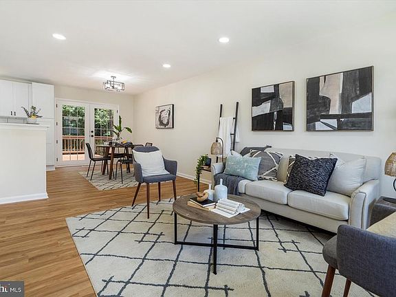 4th image of 8124 Phirne Rd E