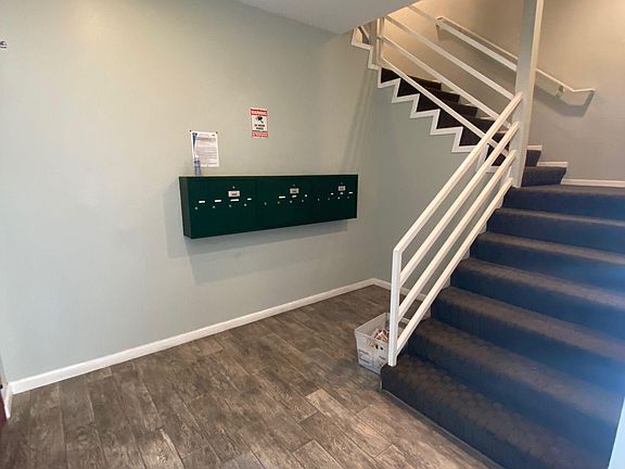 3rd image of 922 N Hudson Ave APT 7