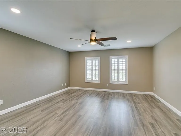 1129 Emanuel St — Photo 40