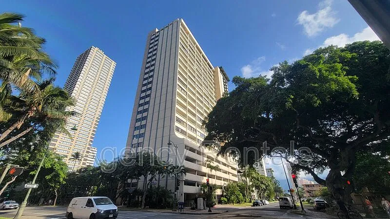 1 bed, 1.0 bath, 565 sqft, $2,600 — Photo 1
