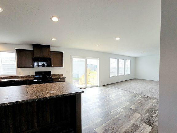 3rd image of 400 The Willows #90AVE0