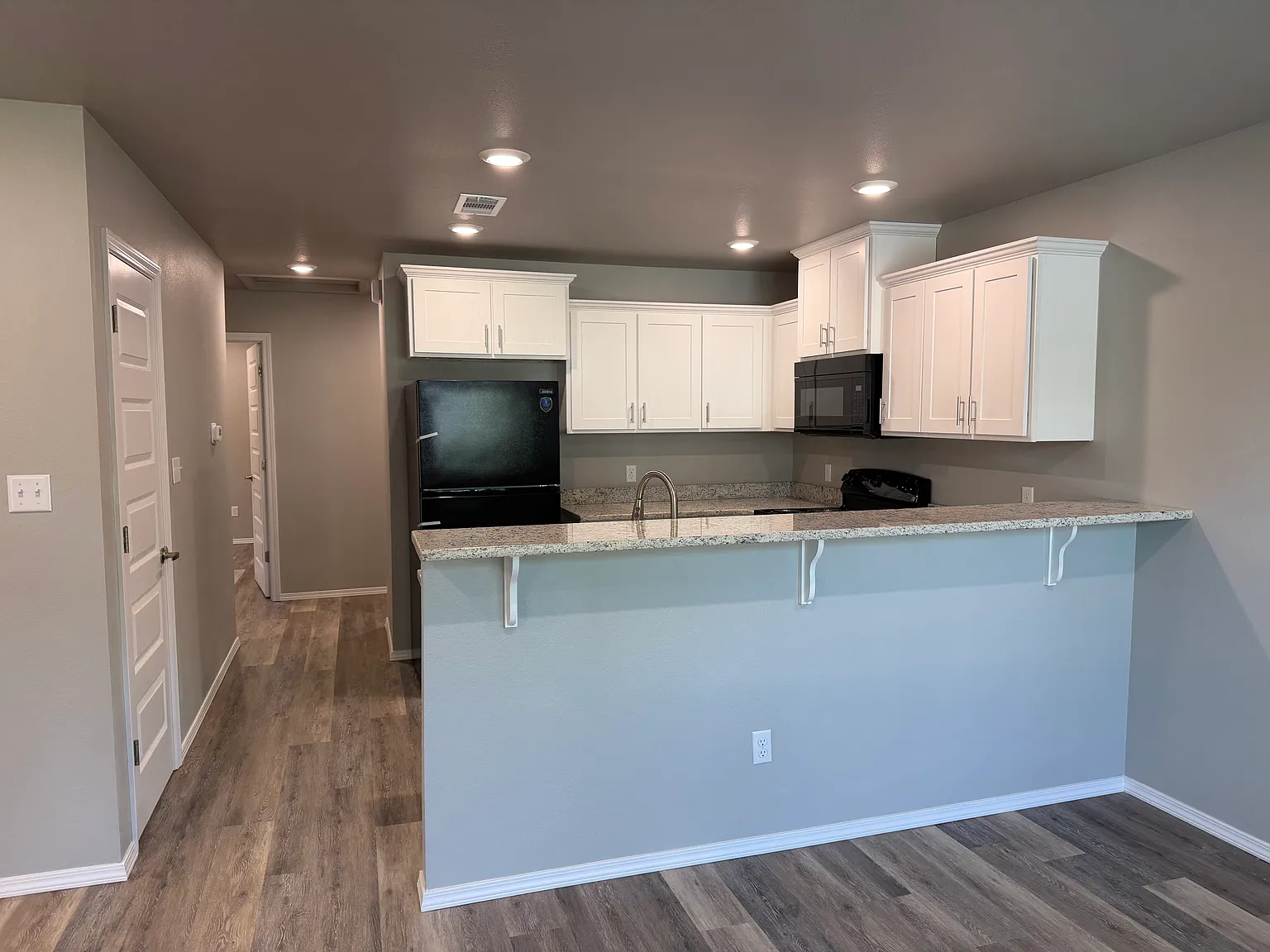 2 bed, 1000 sqft, $1,050 — Photo 4