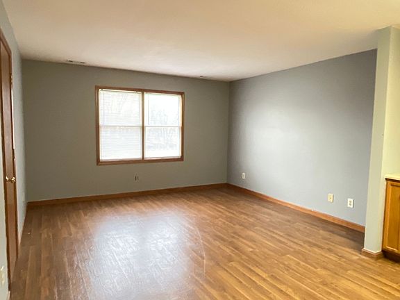 2nd image of 218 Stonewall Ct APT 3*