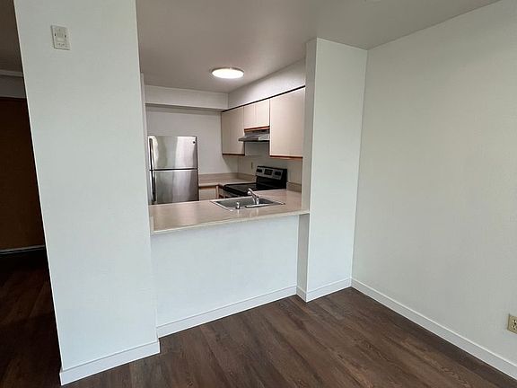 4th image of 10301 Greenwood Ave N #B-404