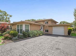 230 Greenfield Dr, Glenview, IL 60025