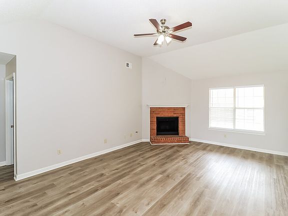 4th image of 7057 Country Walk Dr