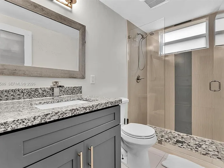 10004 E Bay Harbor Dr #4 — Photo 11