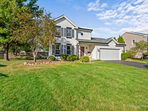 888 Blazing Star Trl, Cary, IL 60013