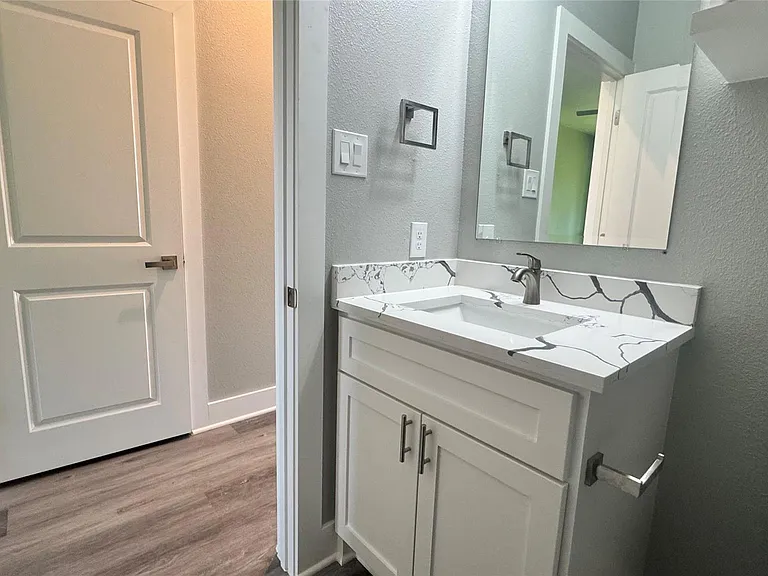737 Ebenezer Ln — Photo 10