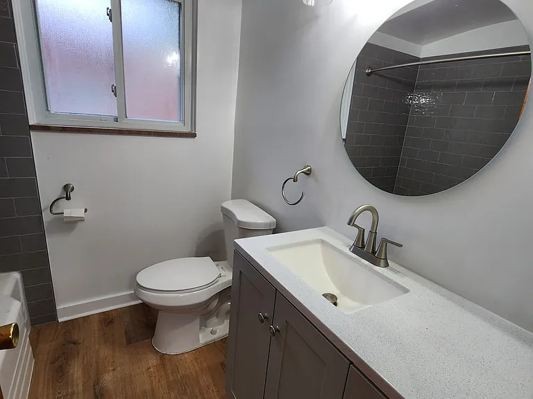 1704 Rowland Ave — Photo 16