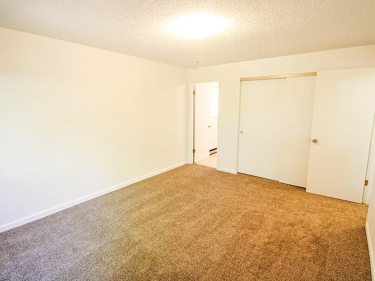 12315-12317 NE Fremont St — Photo 33