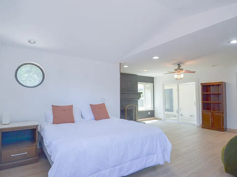 1321 Astoria Dr — Photo 30