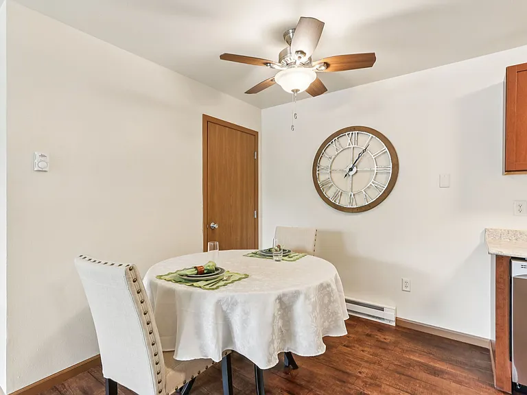 Woodfield Heights Apartments — Photo 26
