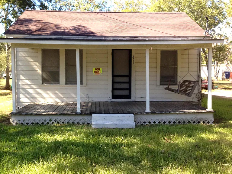 406 E Devers Ave — Photo 1