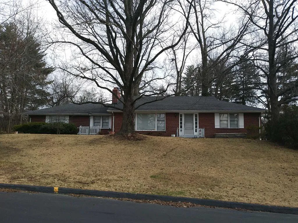 34 Cardigan Dr photo 1