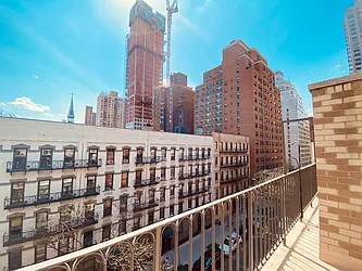 Rented by Metropolis Real Estate of Manhattan