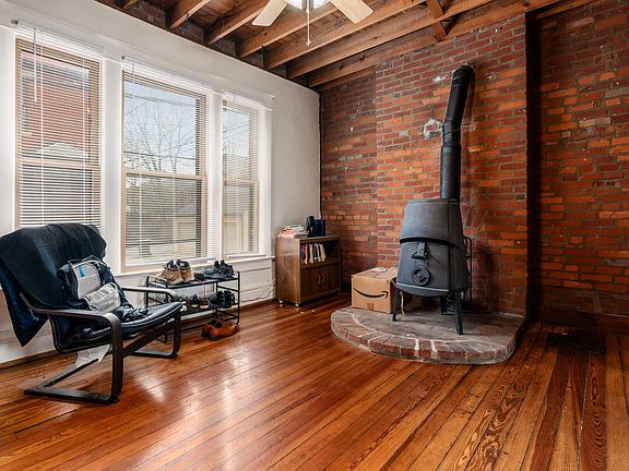 2nd image of 867 Delaware Ave #867