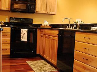 1005 W Oakley Park Rd, Commerce Township, MI 48390