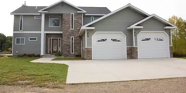 4 bed, 3000 sqft, $3,500 — Photo 1