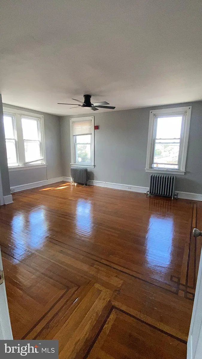 Building Photo - 1901 N 60th St #2