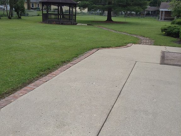 3rd image of 2914 Chrysler Dr