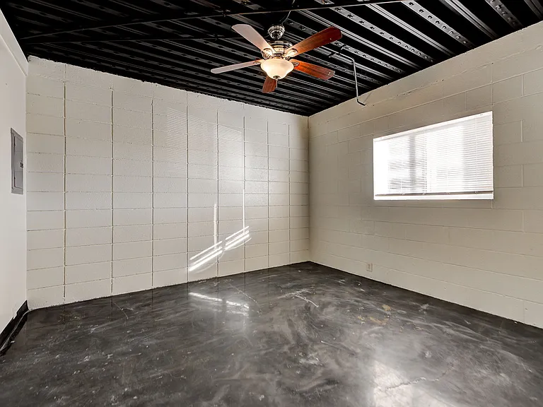 1325 W Lindsey St — Photo 15