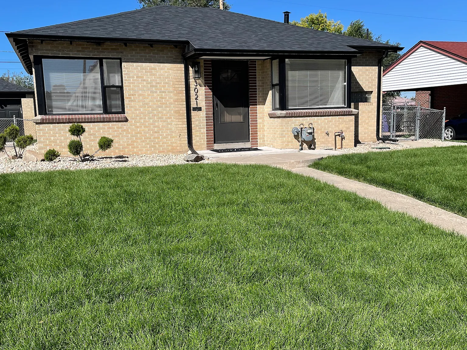 3 bed, 1600 sqft, $3,000 — Photo 2