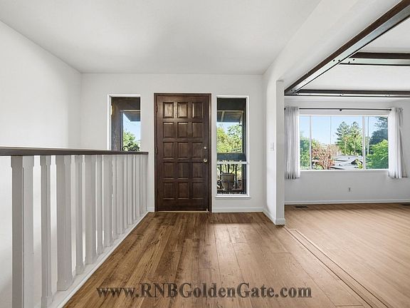 4th image of 10 Rosebank Ave
