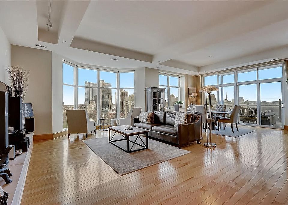 1st image of 1313 N Franklin Pl APT 1001