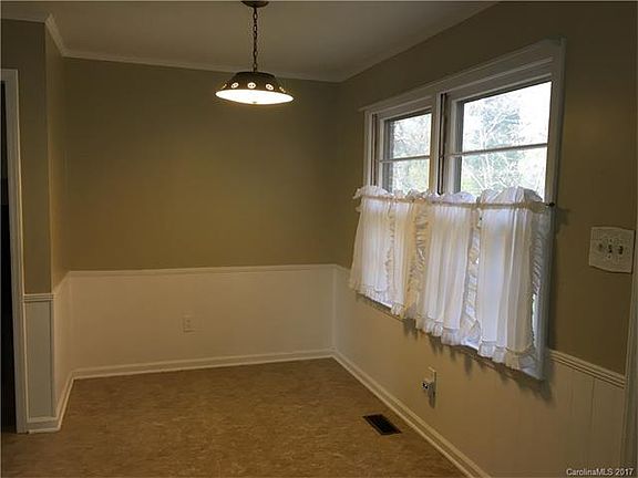 5th image of 375 Holly Cir #36