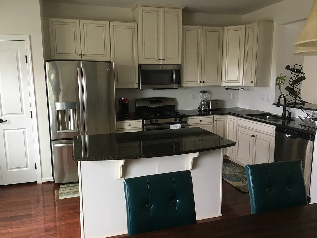 3 bed, 2000 sqft, $4,000 — Photo 3
