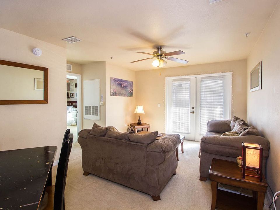 1st image of 921 SW Depot Ave APT 409